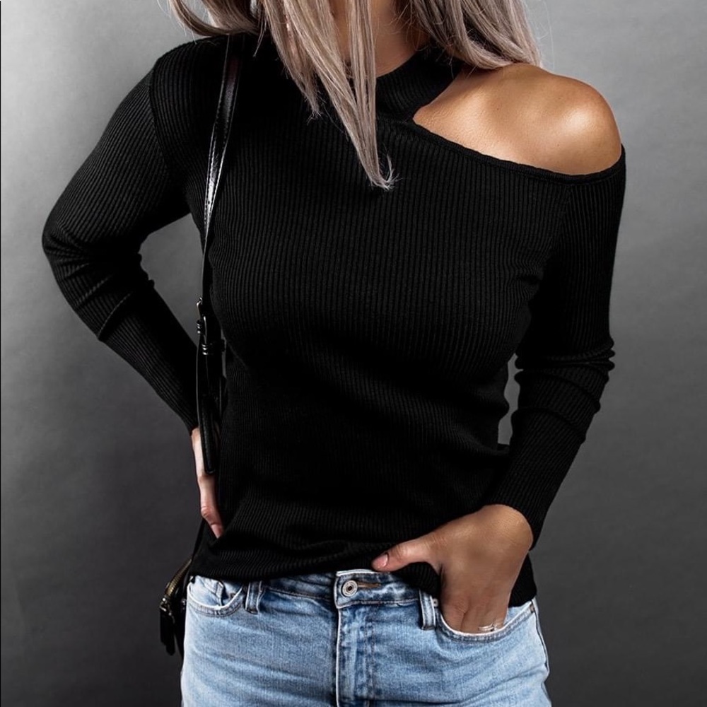 Cold shoulder sweater with one shoulder cut out💥
